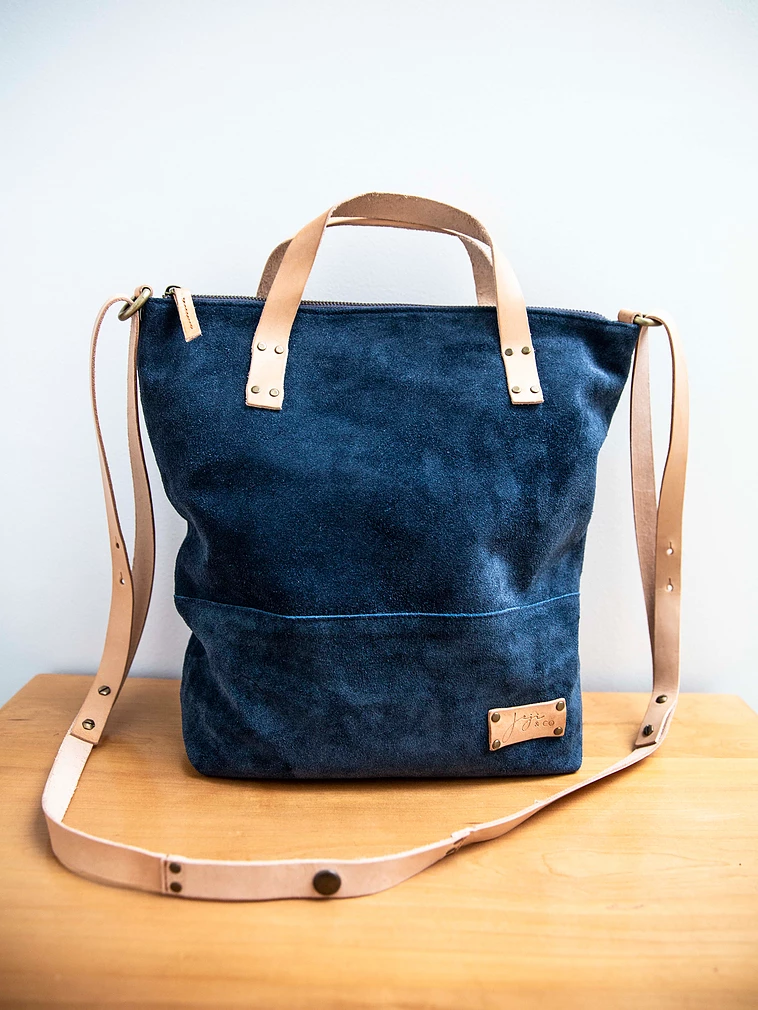 Joji & Co. EZE Convertible Backpack Blue (size 2)