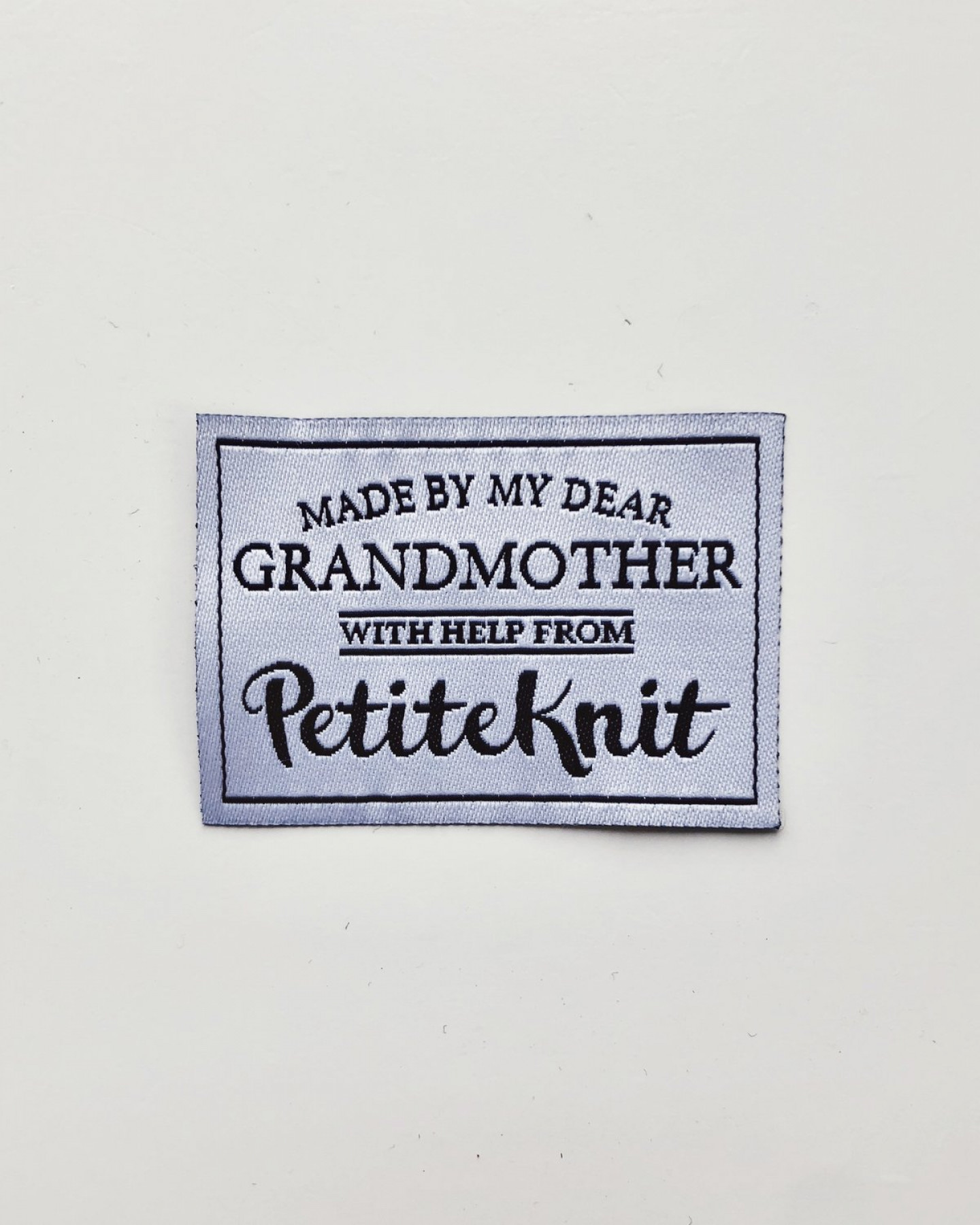 "Made By My Dear Grandmother" by PetiteKnit -kangasmerkki