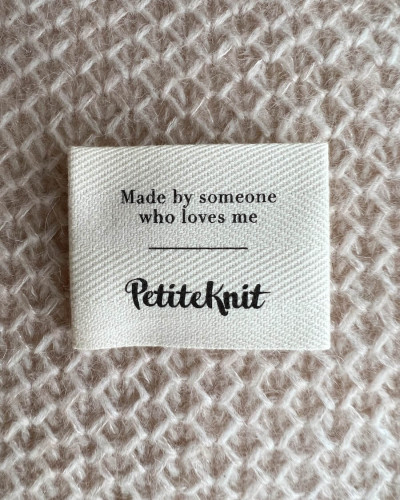 PetiteKnit kangasmerkki "Made By Someone Who Loves Me"