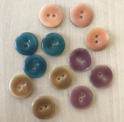 Mother of pearl button coated 17,5 mm