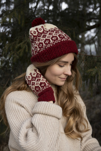 Muisto Hat and Mittens Pattern